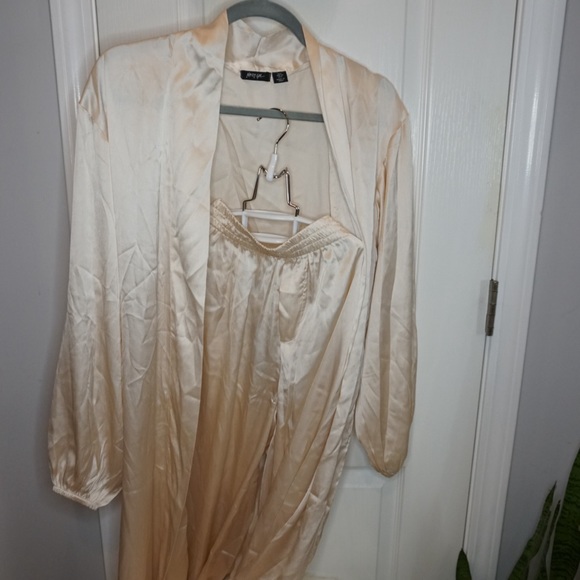Silk robe with pants set - Picture 2 of 11